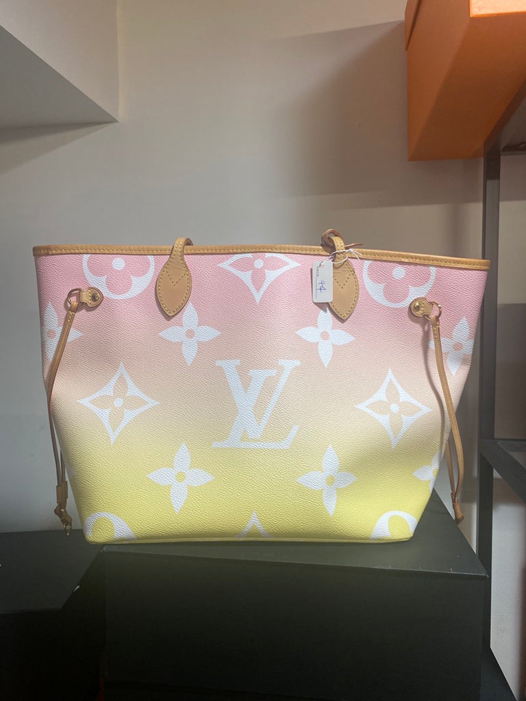 Louis Vuitton Monogram Giant By The Pool Neverfull MM Light Pink - ShopShops
