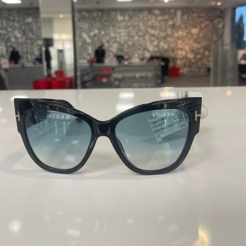 Tom Ford Women's Cat Eye Sunglasses, Brand New - ShopShops