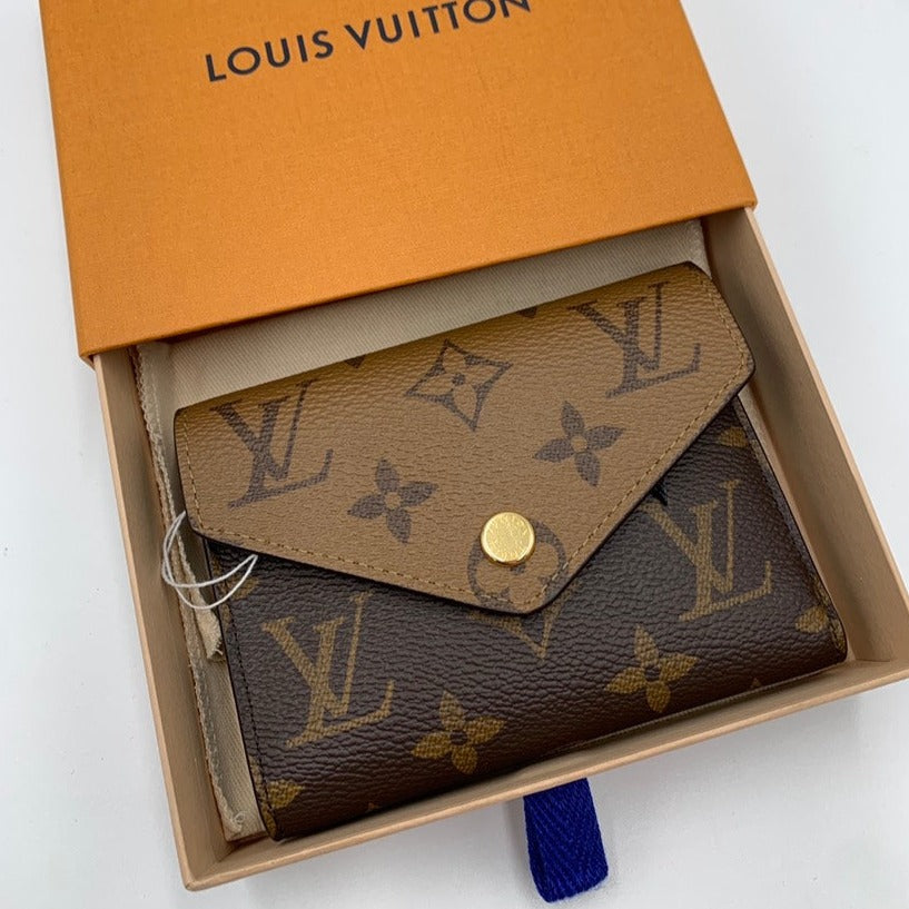 Louis Vuitton Wallet - ShopShops