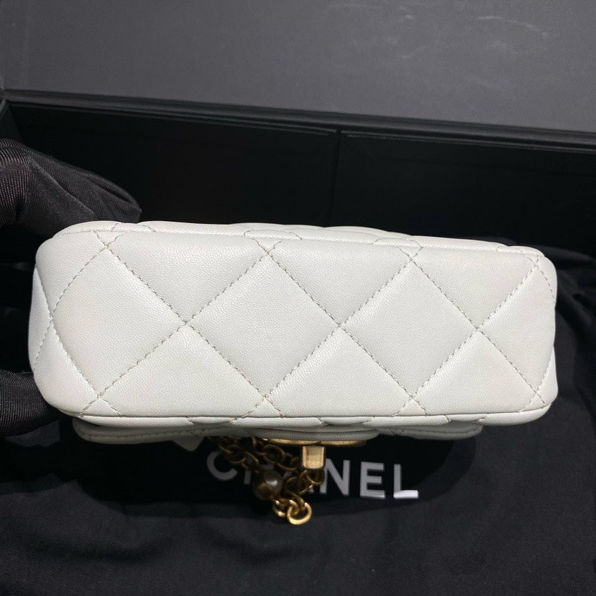 Preloved Chanel Bag On Chain - ShopShops