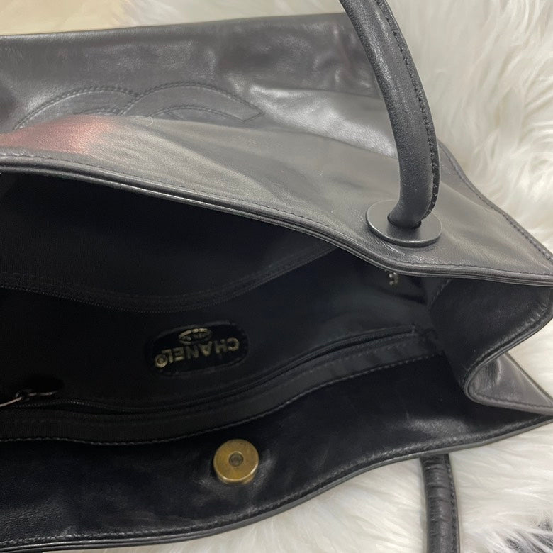 Pre-Loved Chanel Leather Tote Bag Sk10002965 - ShopShops
