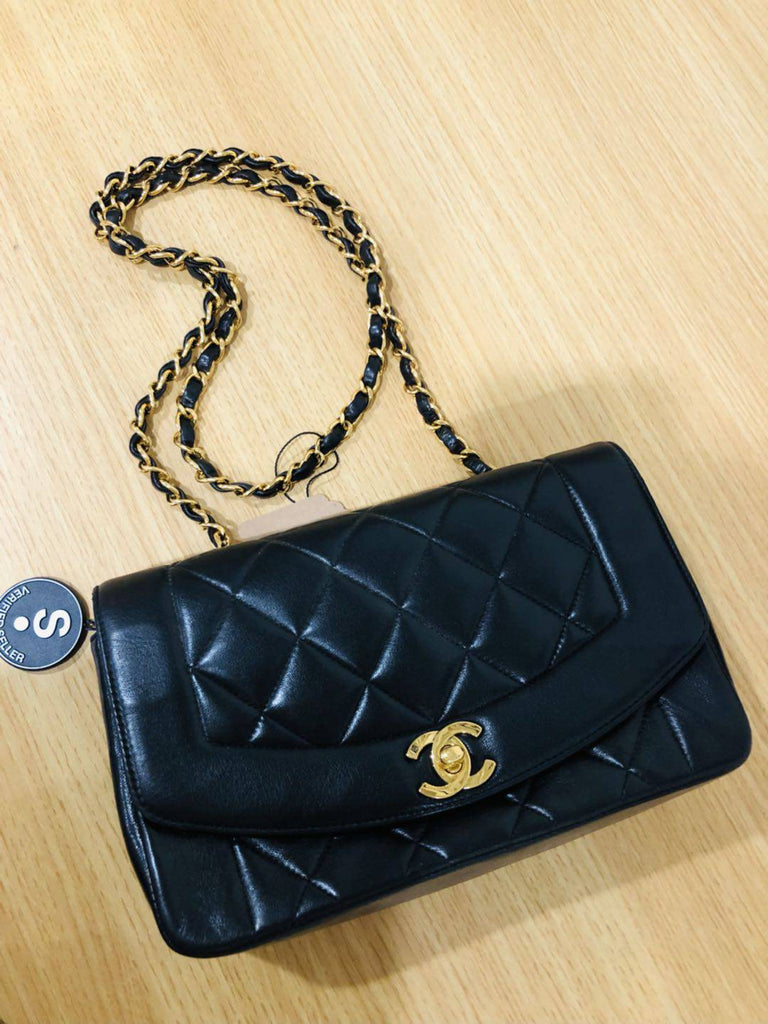 preloved Chanel lambskin Diana flap bag 216283 - ShopShops