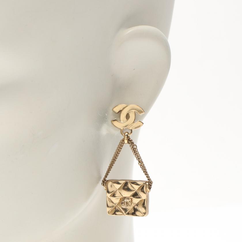 Chanel Matelasse Bag Earrings Gp Gold Swing 02p 872584 - ShopShops